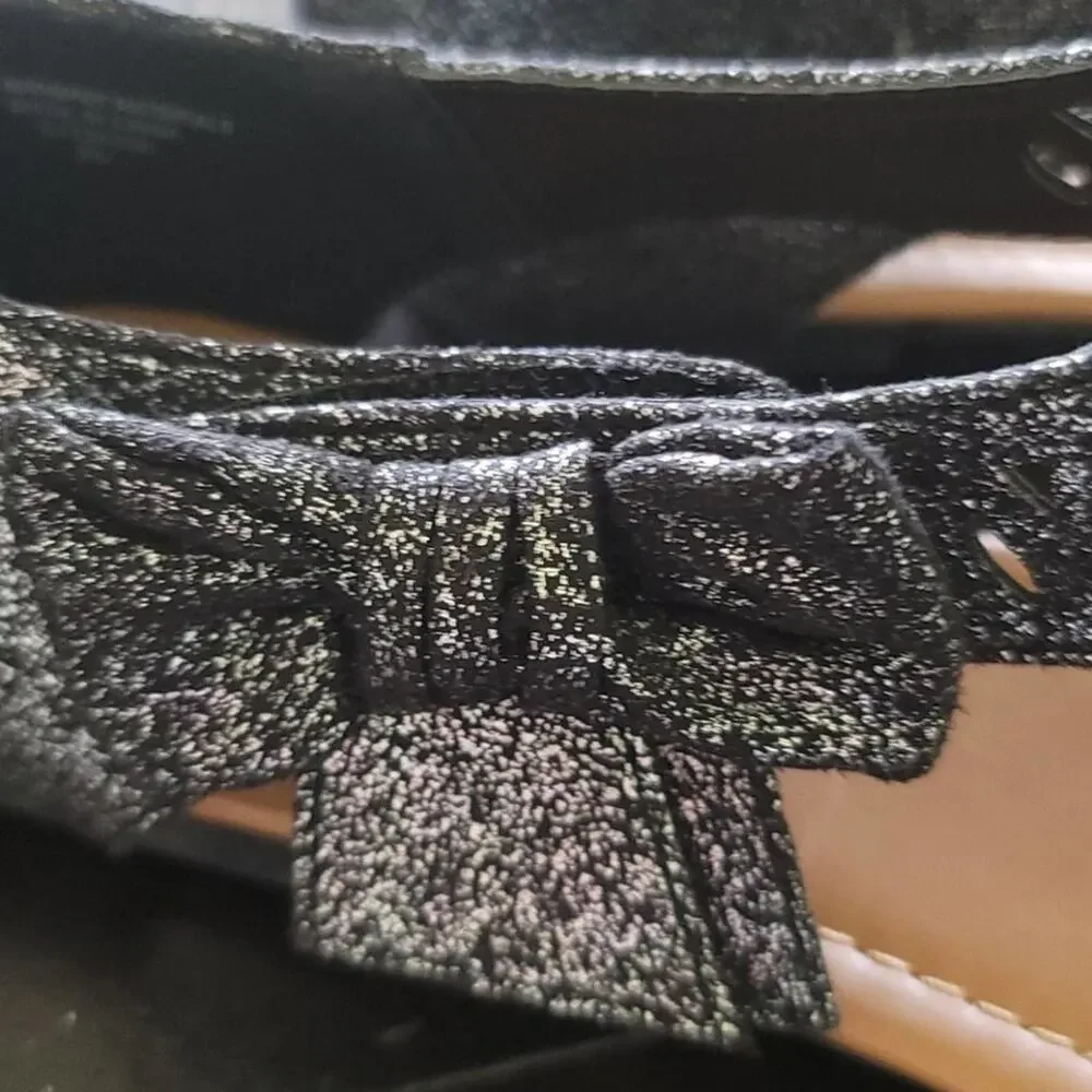 NEW - SARAH JAYNE Sandals Metallic Flats Boho Cut Outs Size 6 Black & Silver